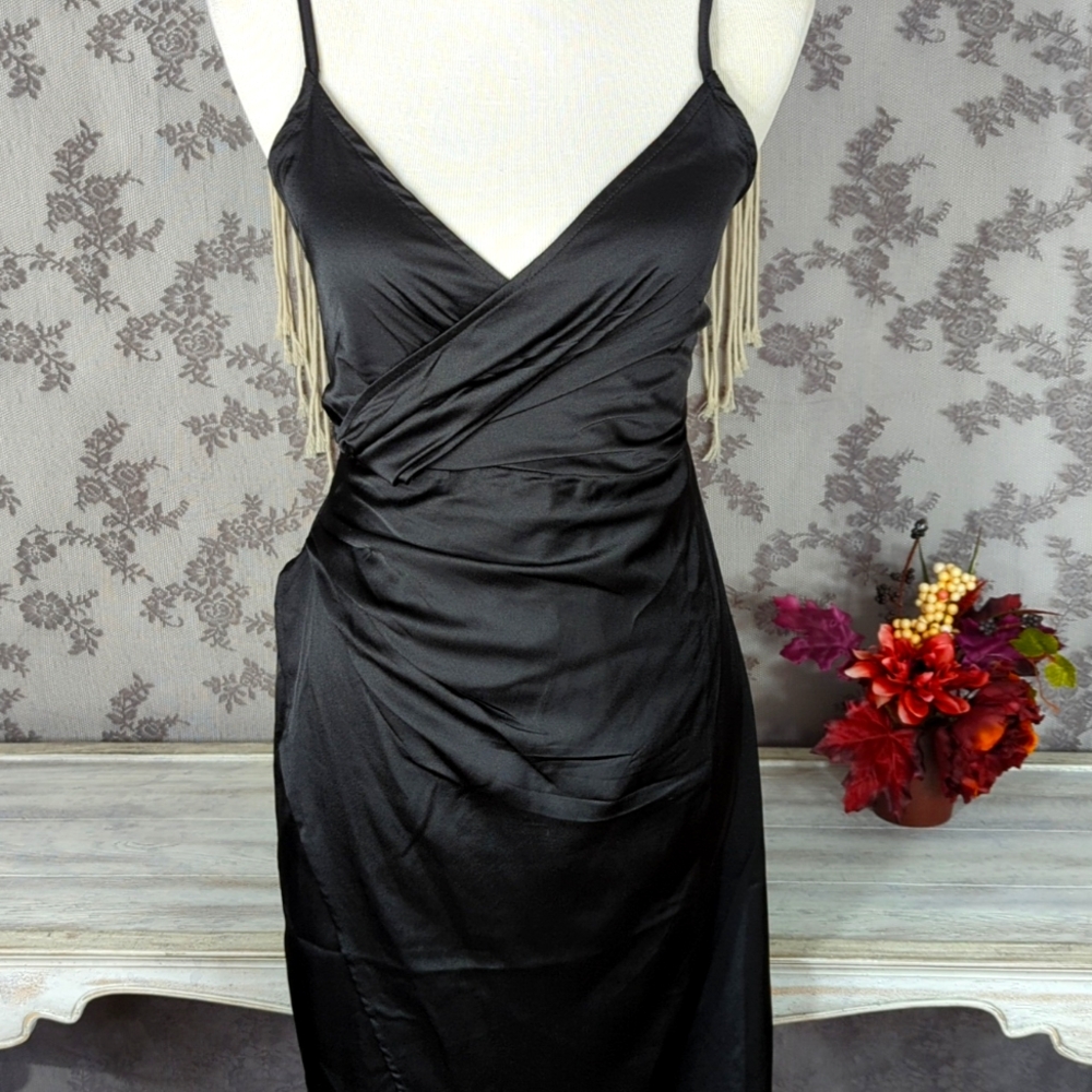 Pretty Little Thing little black dress - Picture 2 of 10